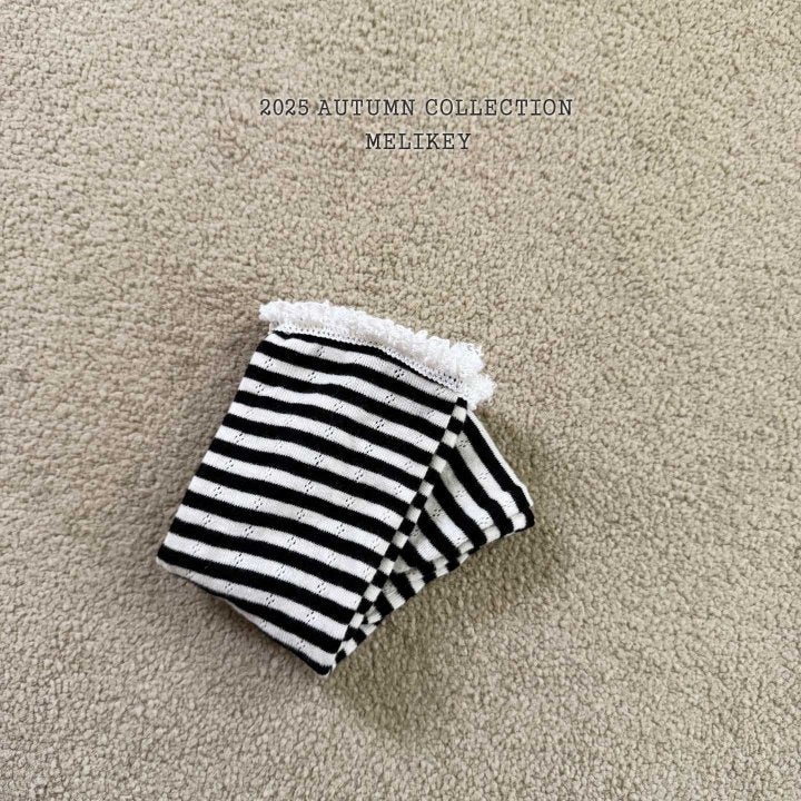 [PRE-ORDER] Eyelet Stripe Socks