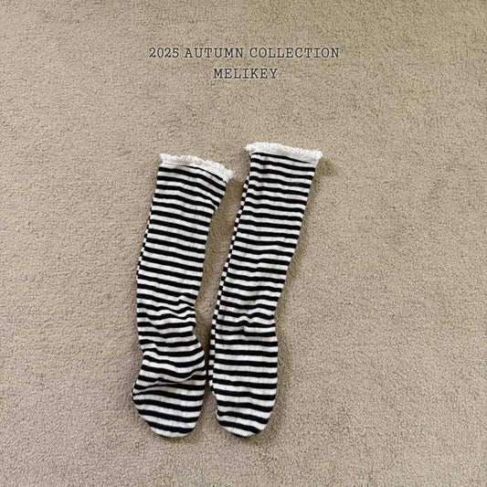 [PRE-ORDER] Eyelet Stripe Socks