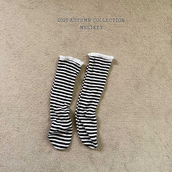 [PRE-ORDER] Eyelet Stripe Socks