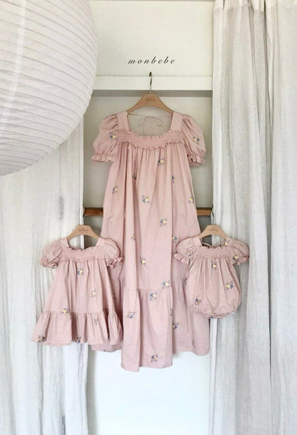 [PRE-ORDER] Latte Embroidery Dress (Mom Couple)