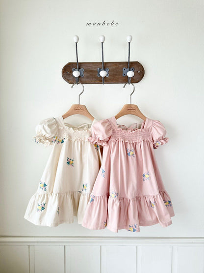 [PRE-ORDER] Latte Embroidery Dress (Mom Couple)