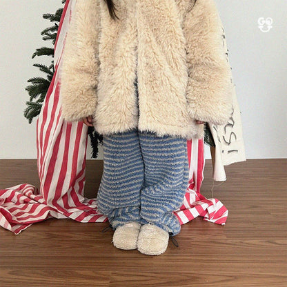 [PRE-ORDER] The Fur Jacket (Mom Couple)