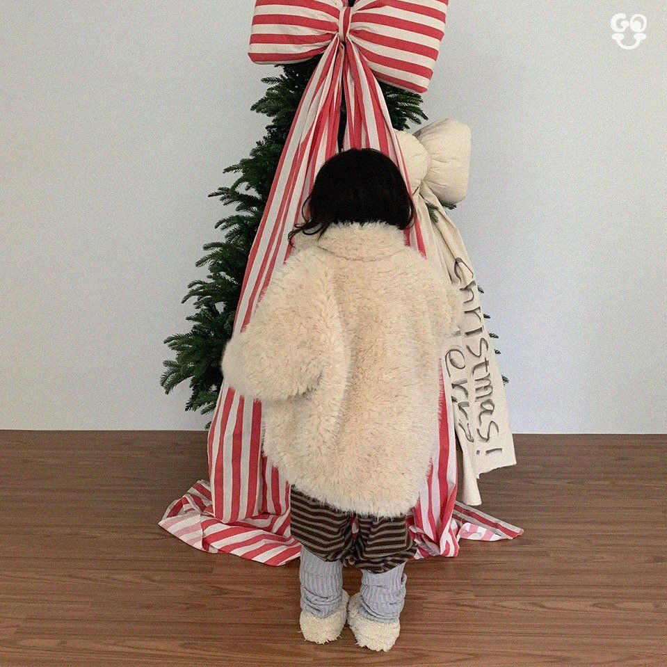 [PRE-ORDER] The Fur Jacket (Mom Couple)