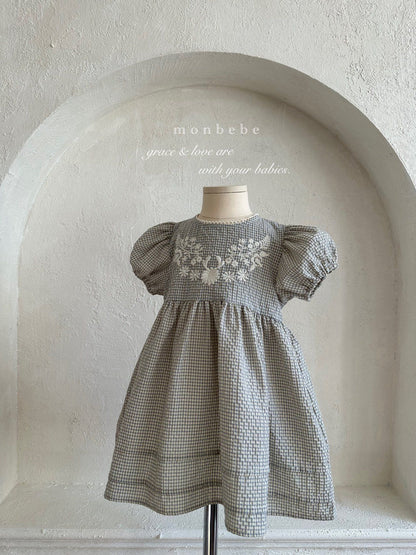 [PRE-ORDER] Hannah Embroidery Dress