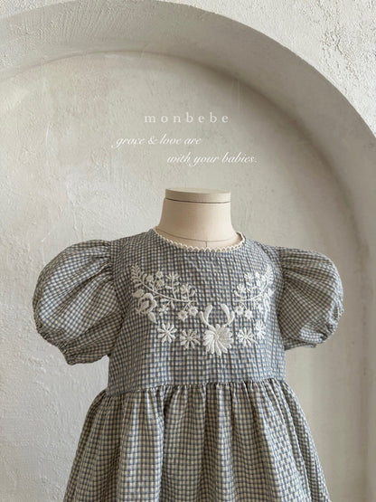 [PRE-ORDER] Hannah Embroidery Dress