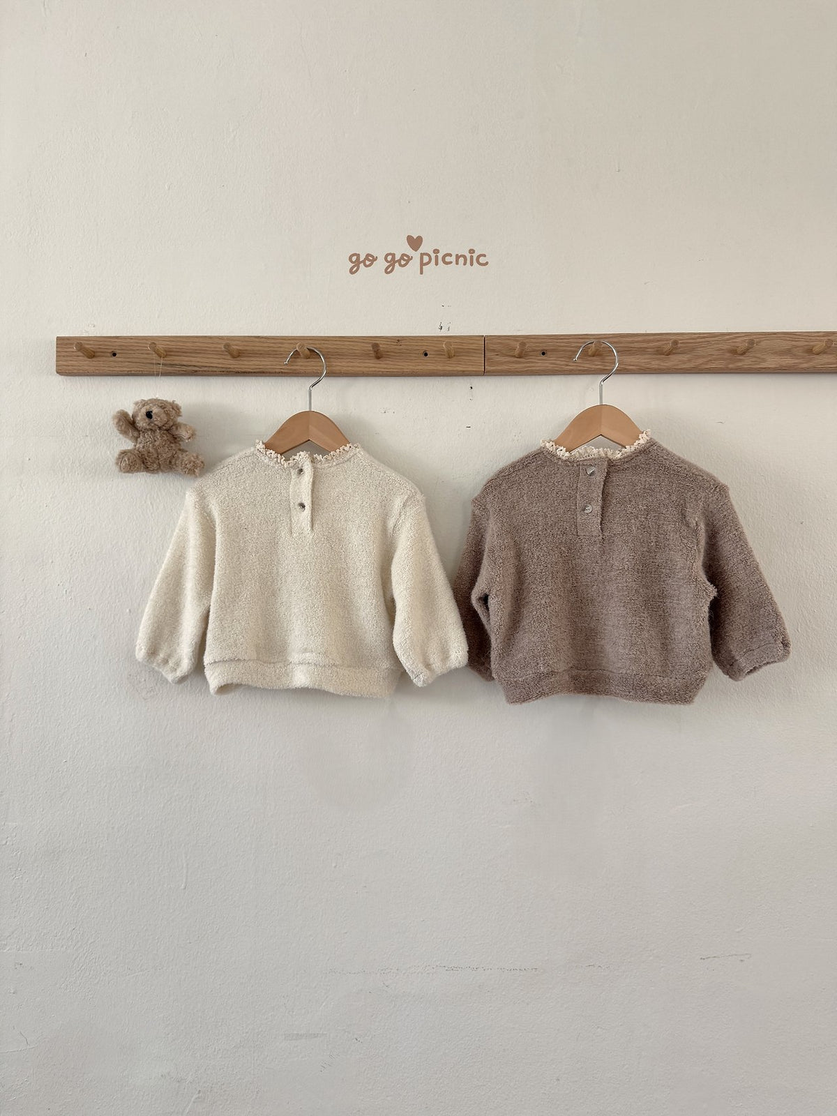 [PRE-ORDER] Pom Pom Knit Sweatshirts