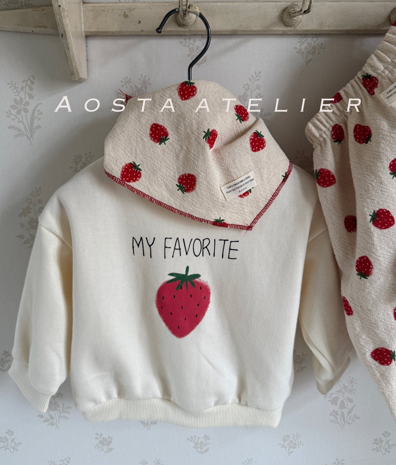 [PRE-ORDER] Strawberry Sweatshirts