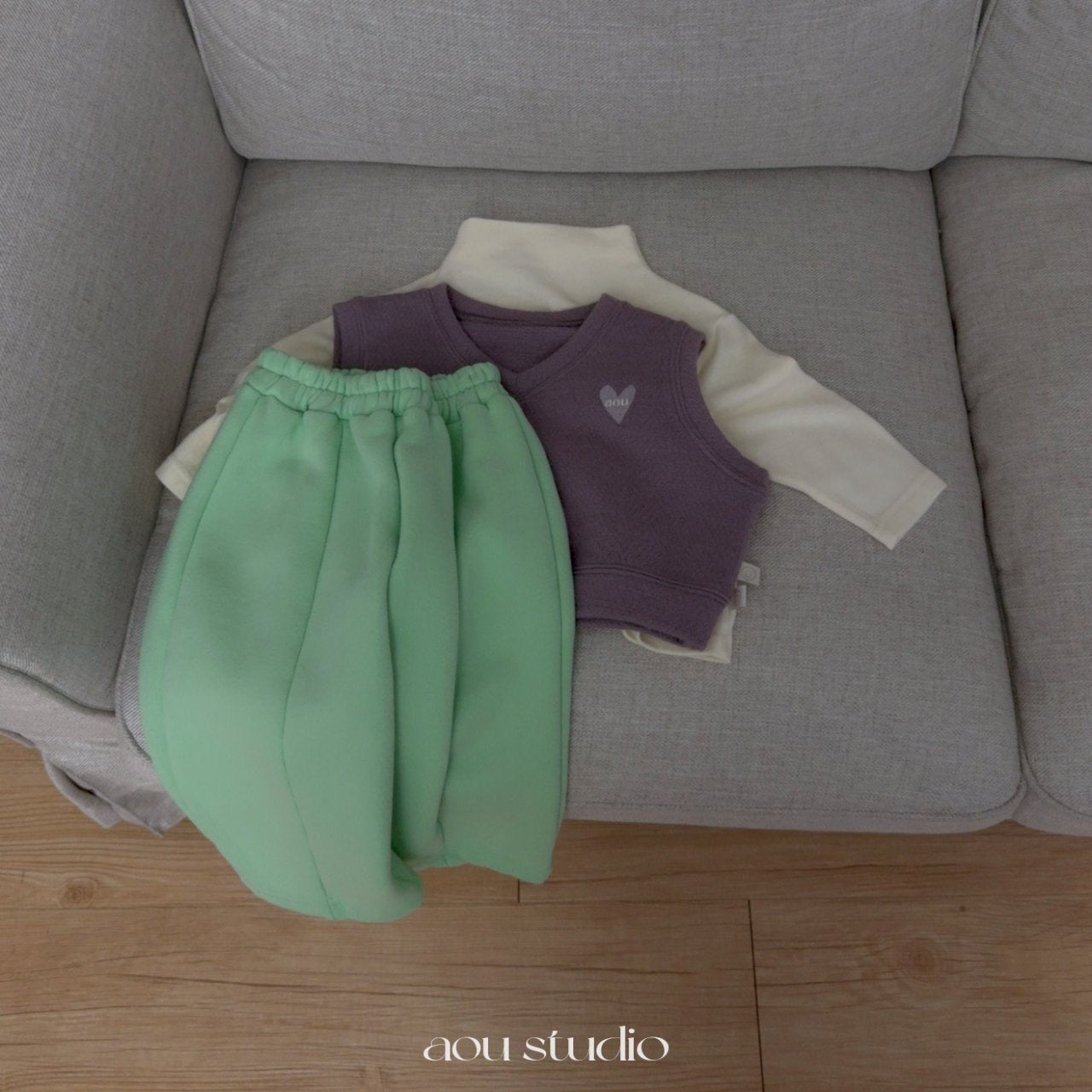 [PRE-ORDER] Pom Pom Turtleneck T-Shirts