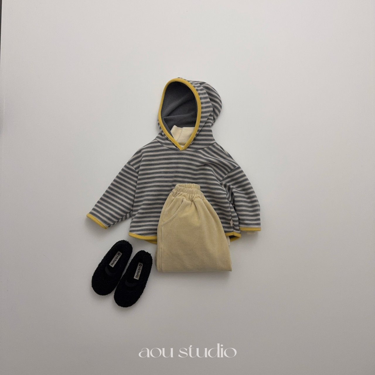 [PRE-ORDER] Pom Pom Turtleneck T-Shirts