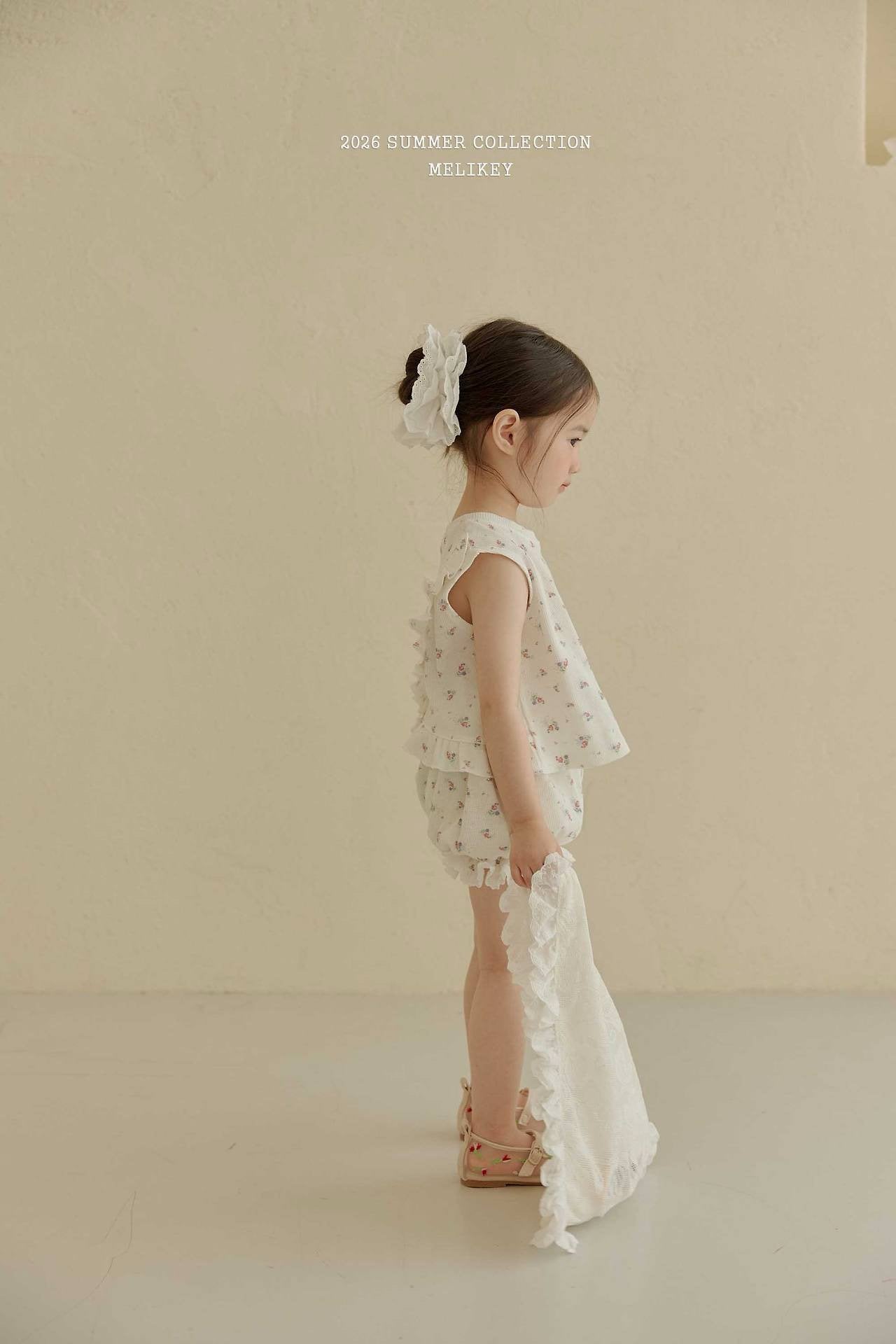 [PRE-ORDER] Din Din Frill T-Shirts