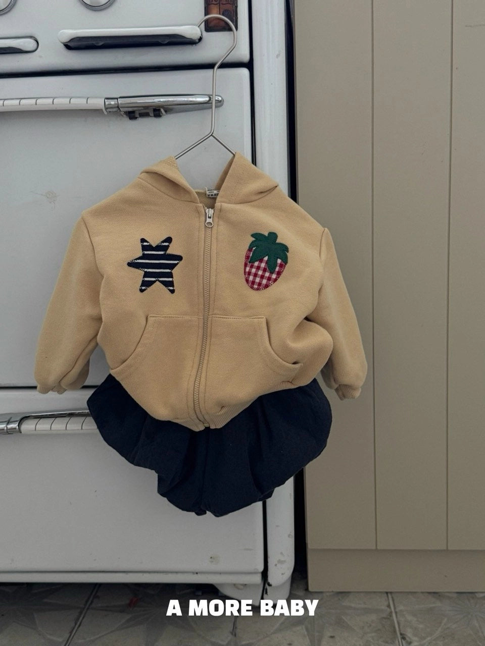 [PRE-ORDER] Strawberry Star Hoodie Jacket