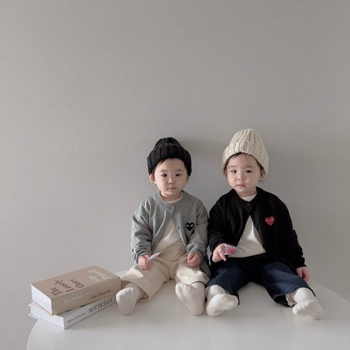 [PRE-ORDER] Heart Cardigan (Mom Couple)
