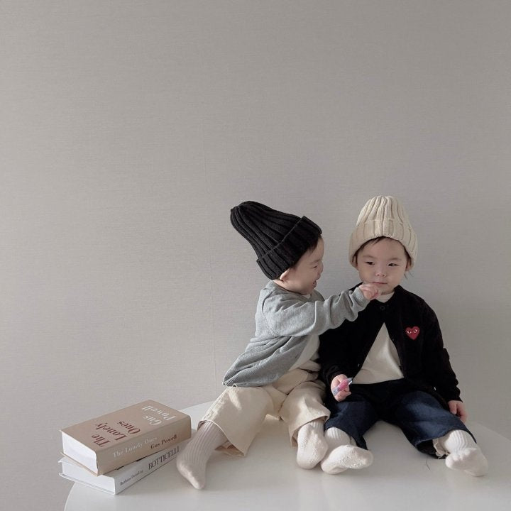 [PRE-ORDER] Heart Cardigan (Mom Couple)