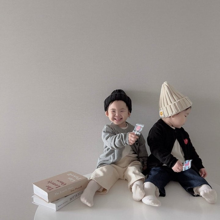 [PRE-ORDER] Heart Cardigan (Mom Couple)