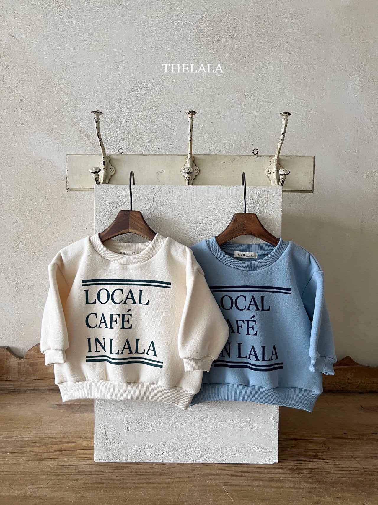 [PRE-ORDER] Cafe Sweatshirts (Mom Couple)