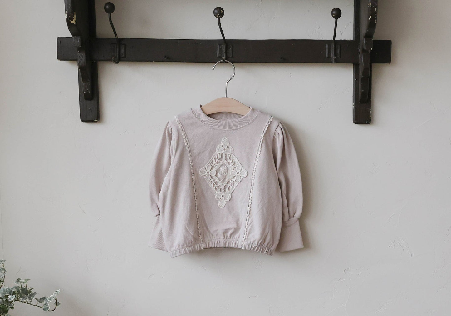 [PRE-ORDER] Nina Sweatshirts