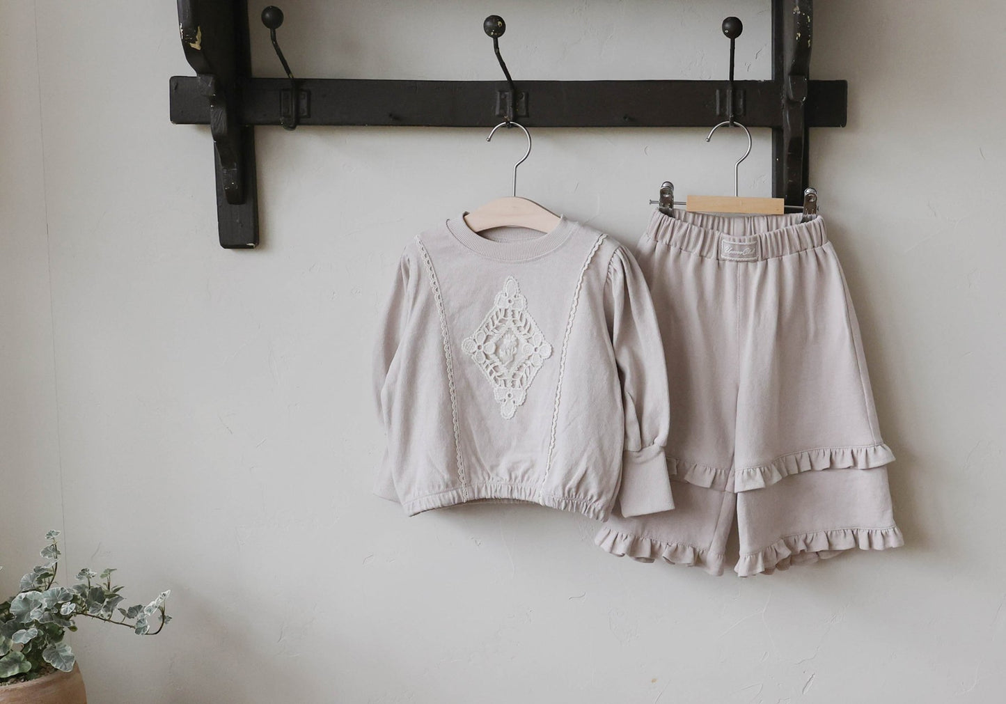 [PRE-ORDER] Nina Sweatshirts