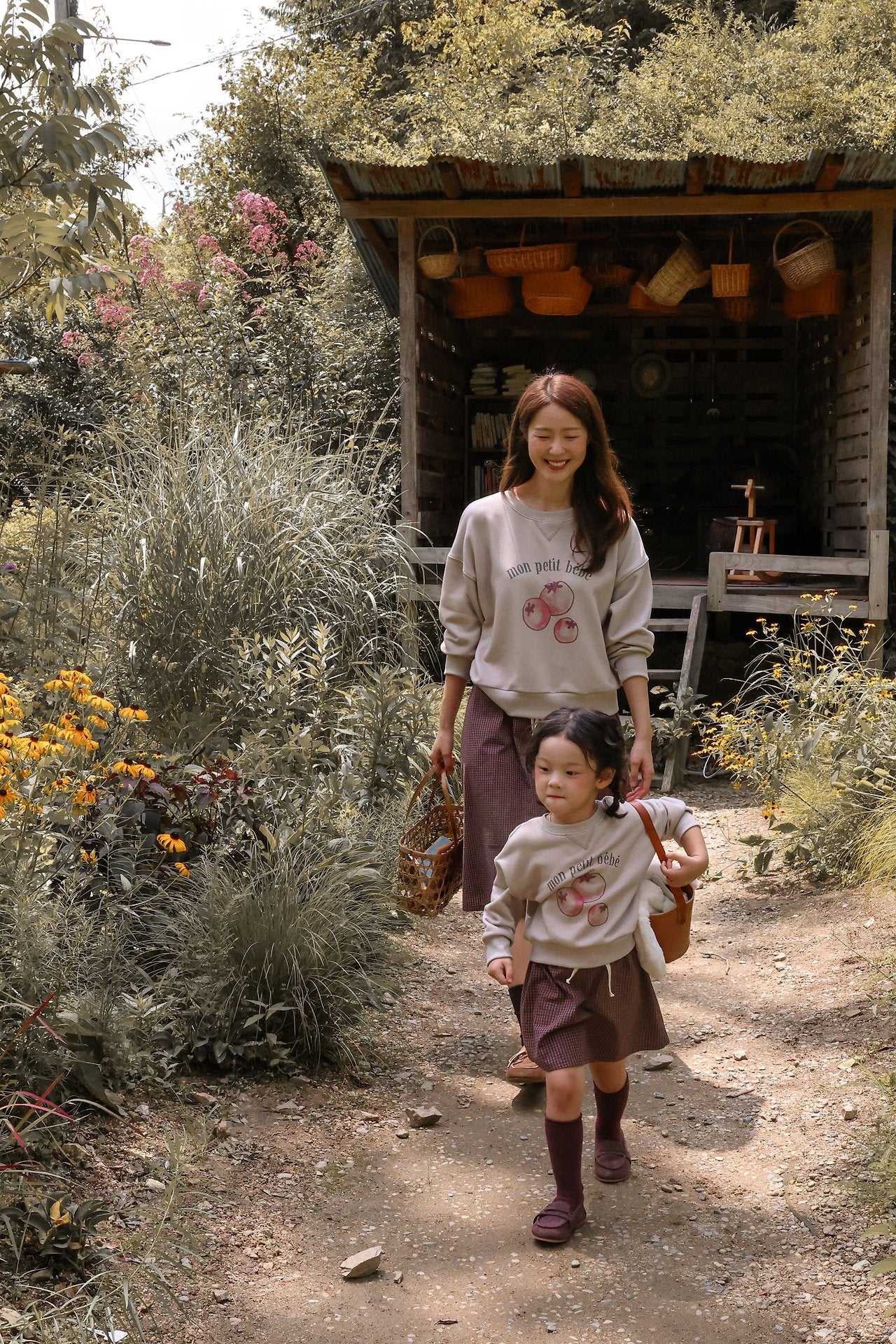 [PRE-ORDER] Urban Sweatshirts (Mom Couple)