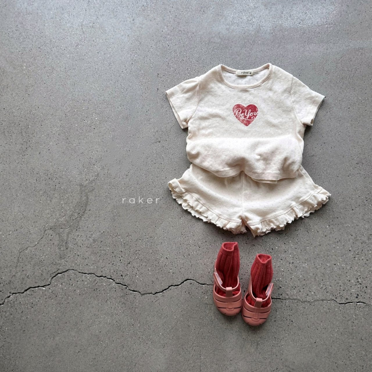 [PRE-ORDER] Eyelet Heart T-Shirts