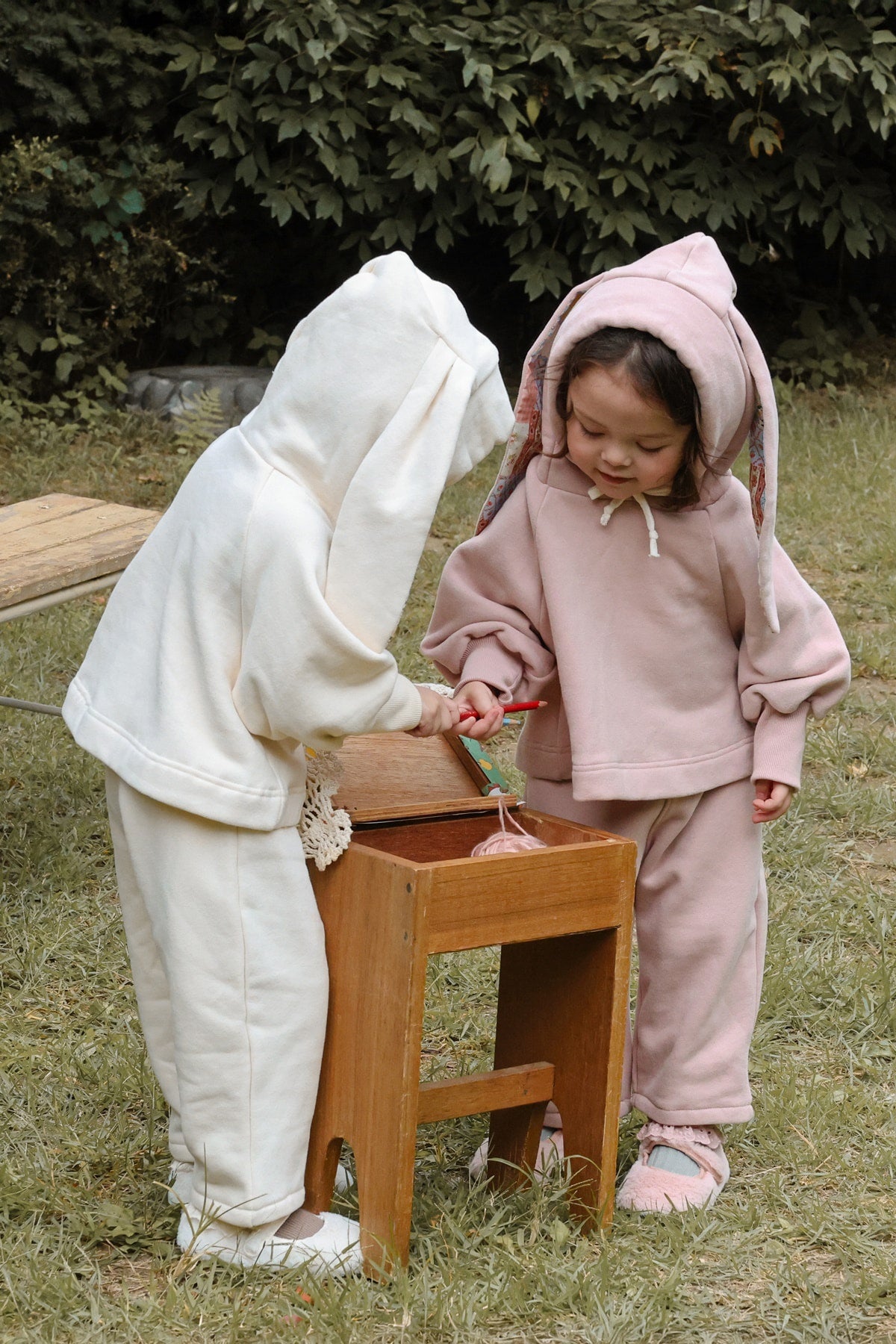 [PRE-ORDER] Bunnies Hoodie T-Shirts