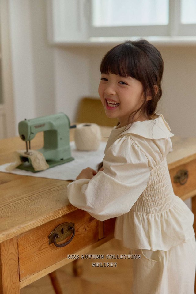 [PRE-ORDER] Smocking Collar Blouse
