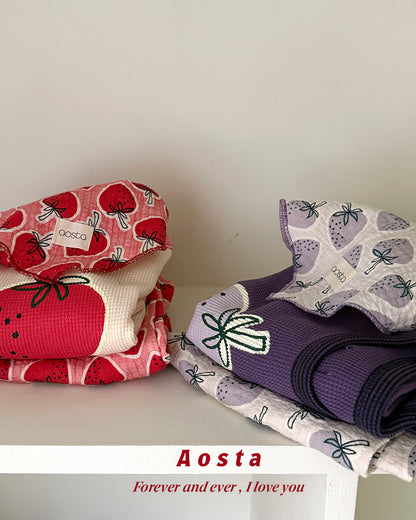 [PRE-ORDER] Strawberry T-Shirts