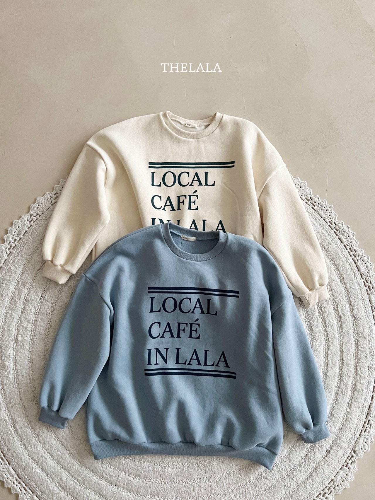 [PRE-ORDER] Cafe Sweatshirts (Mom Couple)