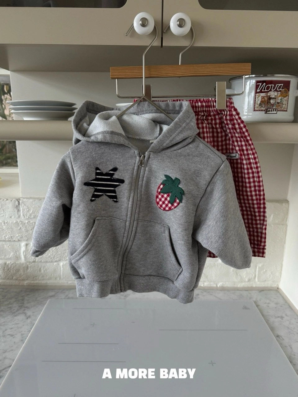 [PRE-ORDER] Strawberry Star Hoodie Jacket