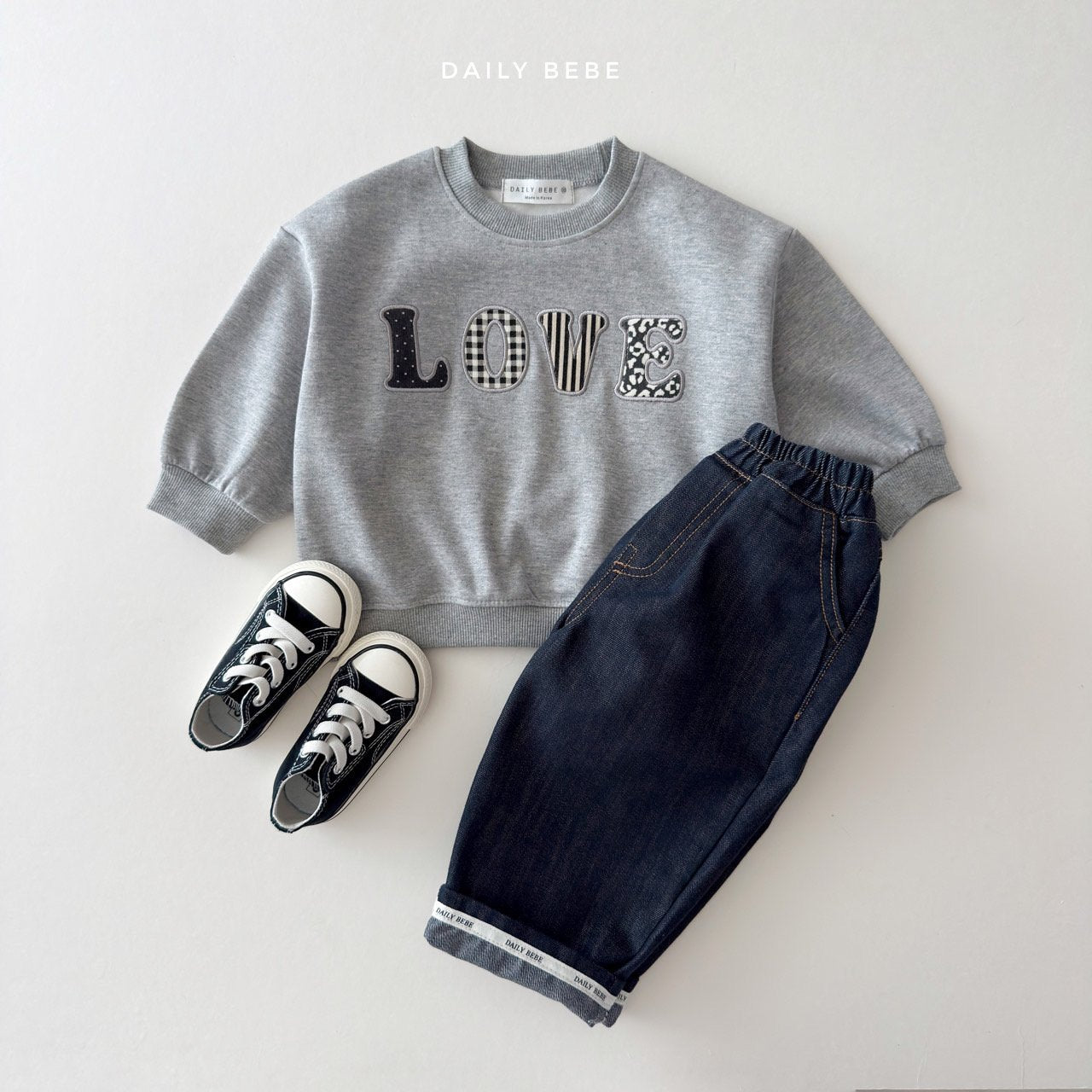 [PRE-ORDER] Love Patch Sweatshirts