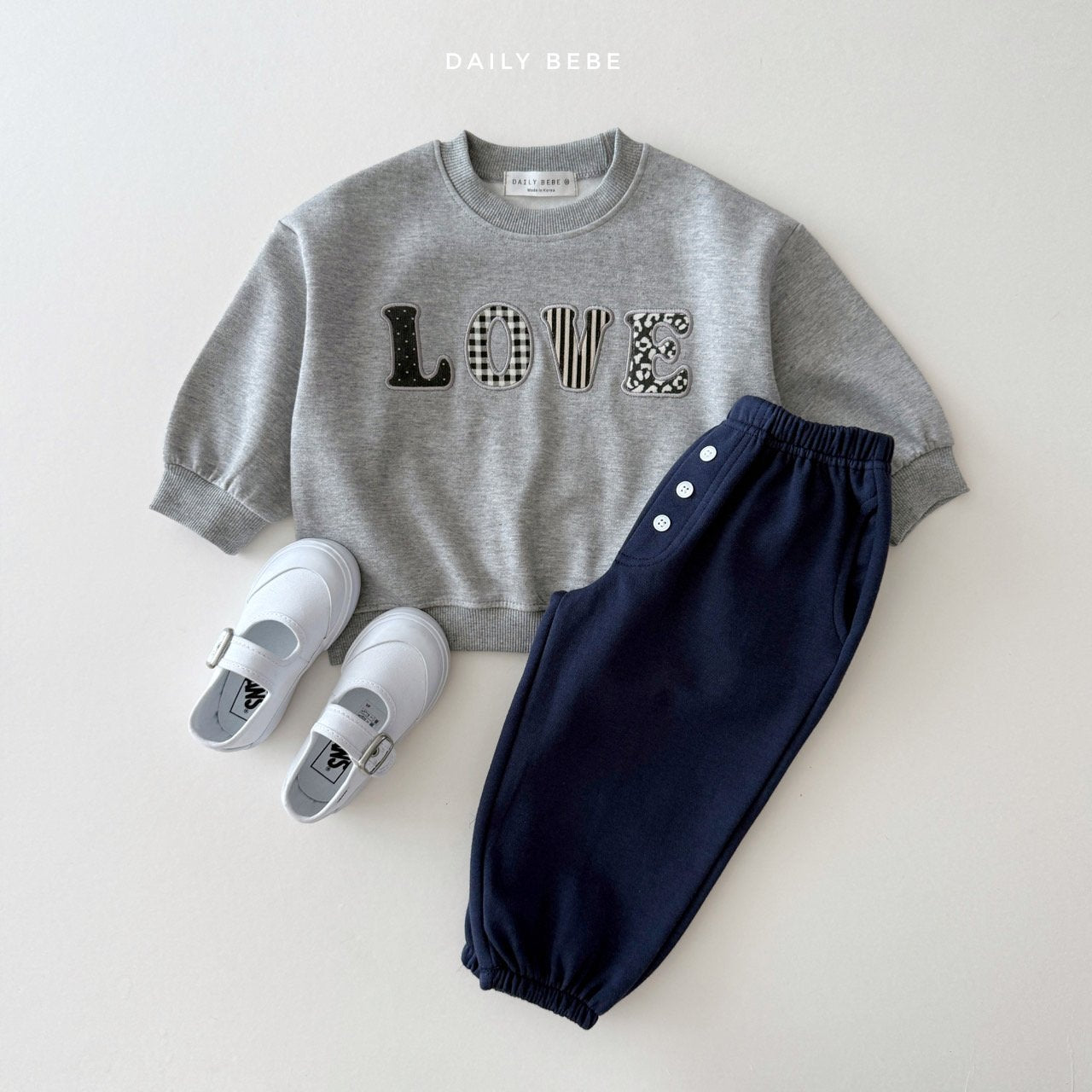 [PRE-ORDER] Love Patch Sweatshirts