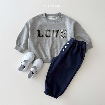 [PRE-ORDER] Love Patch Sweatshirts