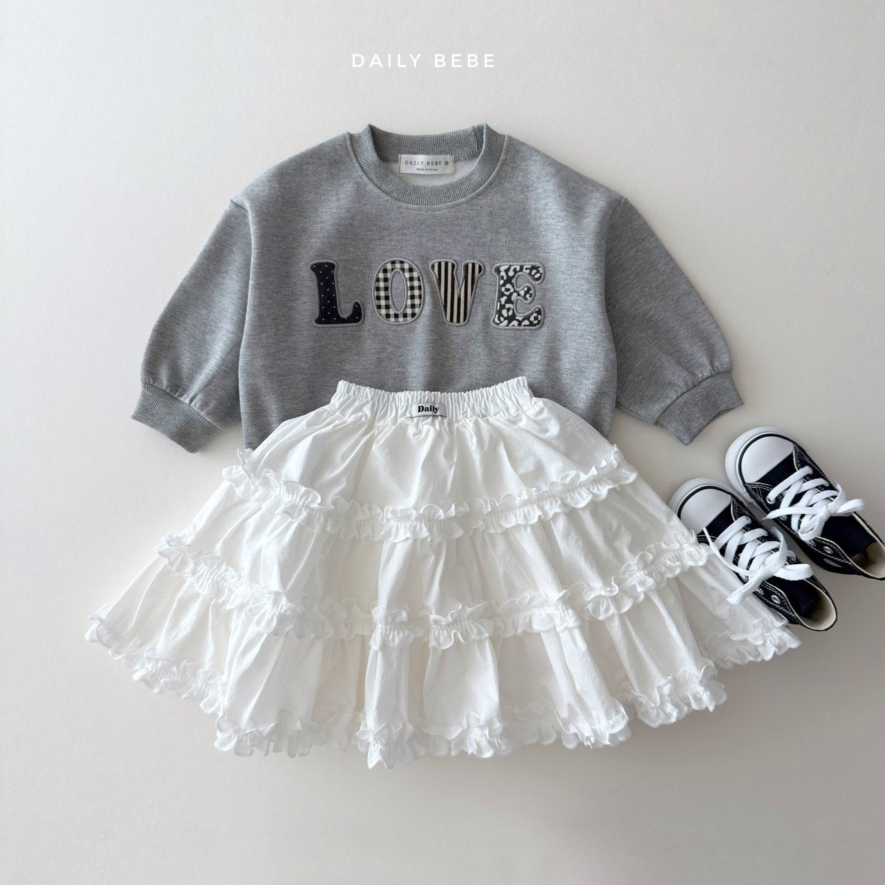 [PRE-ORDER] Love Patch Sweatshirts