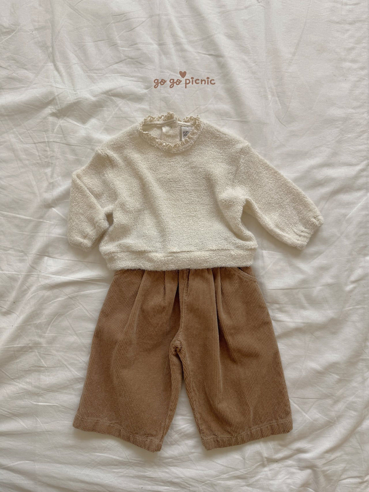 [PRE-ORDER] Pom Pom Knit Sweatshirts