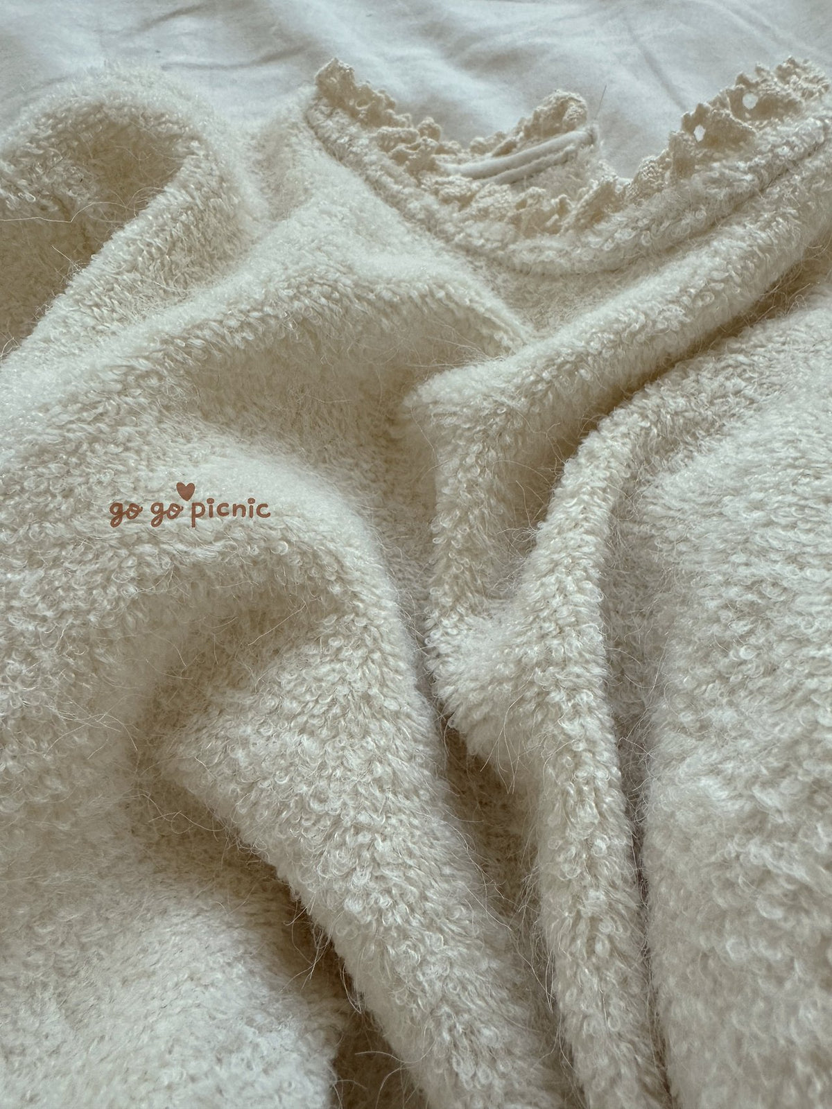 [PRE-ORDER] Pom Pom Knit Sweatshirts