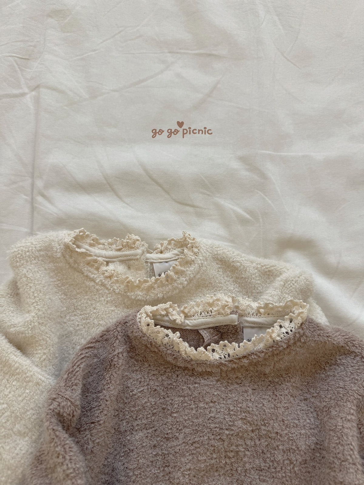 [PRE-ORDER] Pom Pom Knit Sweatshirts