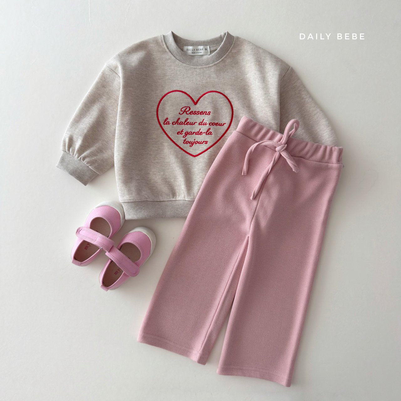[PRE-ORDER] Heart Embroidery Sweatshirts