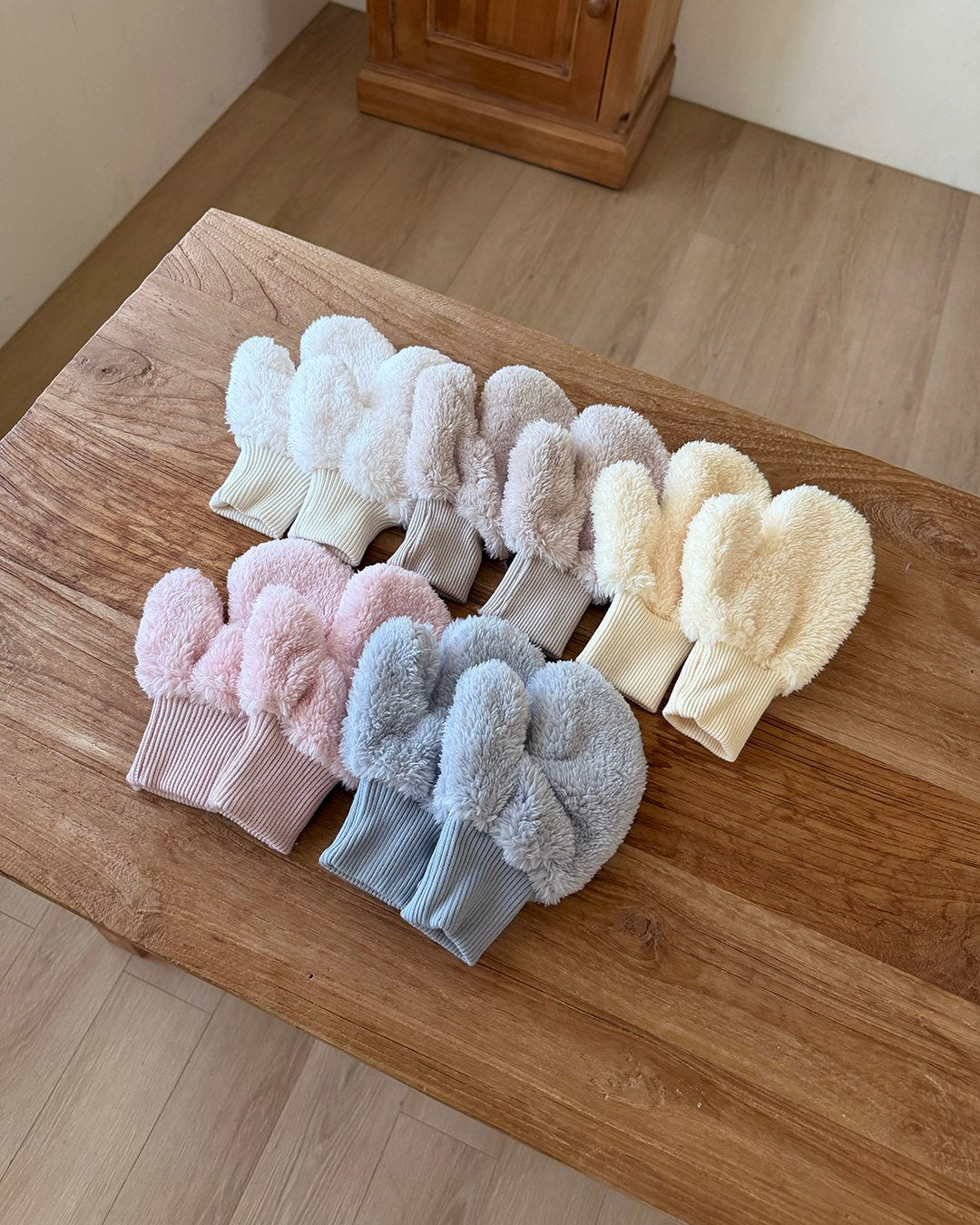 [PRE-ORDER] Kinder Gloves