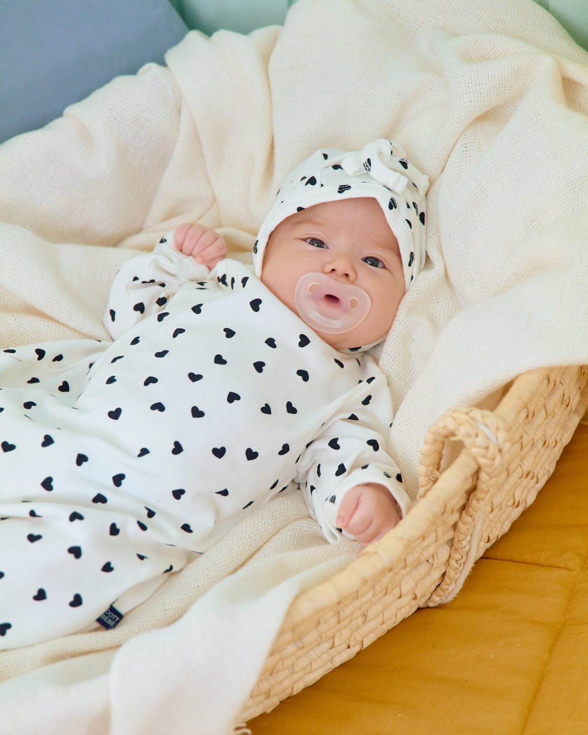 [PRE-ORDER] Petit Heart Body Suit + Bonnet Set
