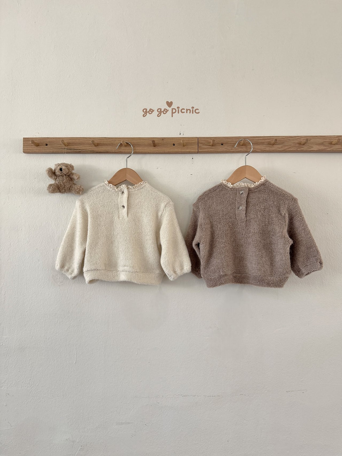 [PRE-ORDER] Pom Pom Knit Sweatshirts