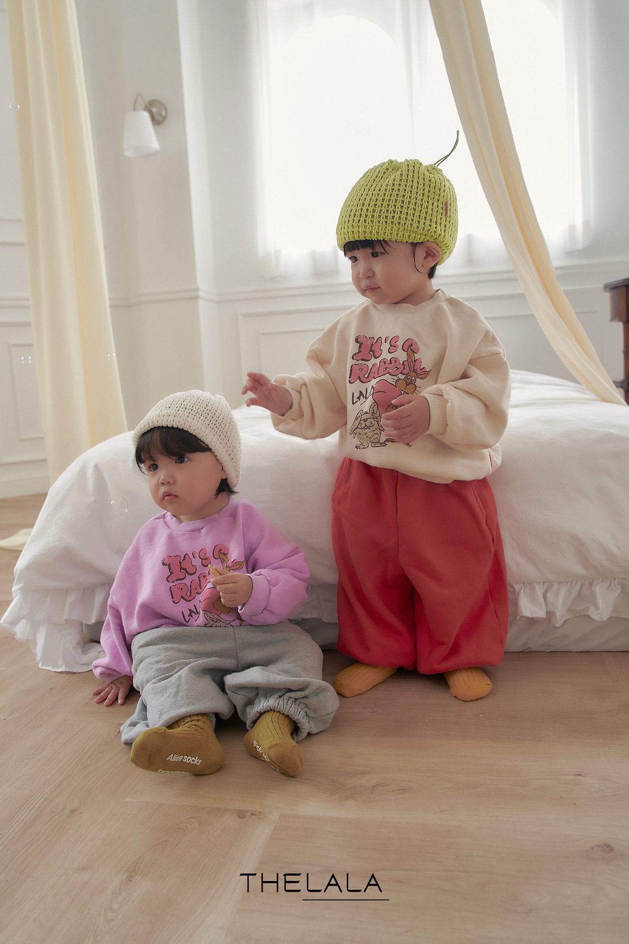 [PRE-ORDER] Rabbit Sweatshirts (Mom Couple)