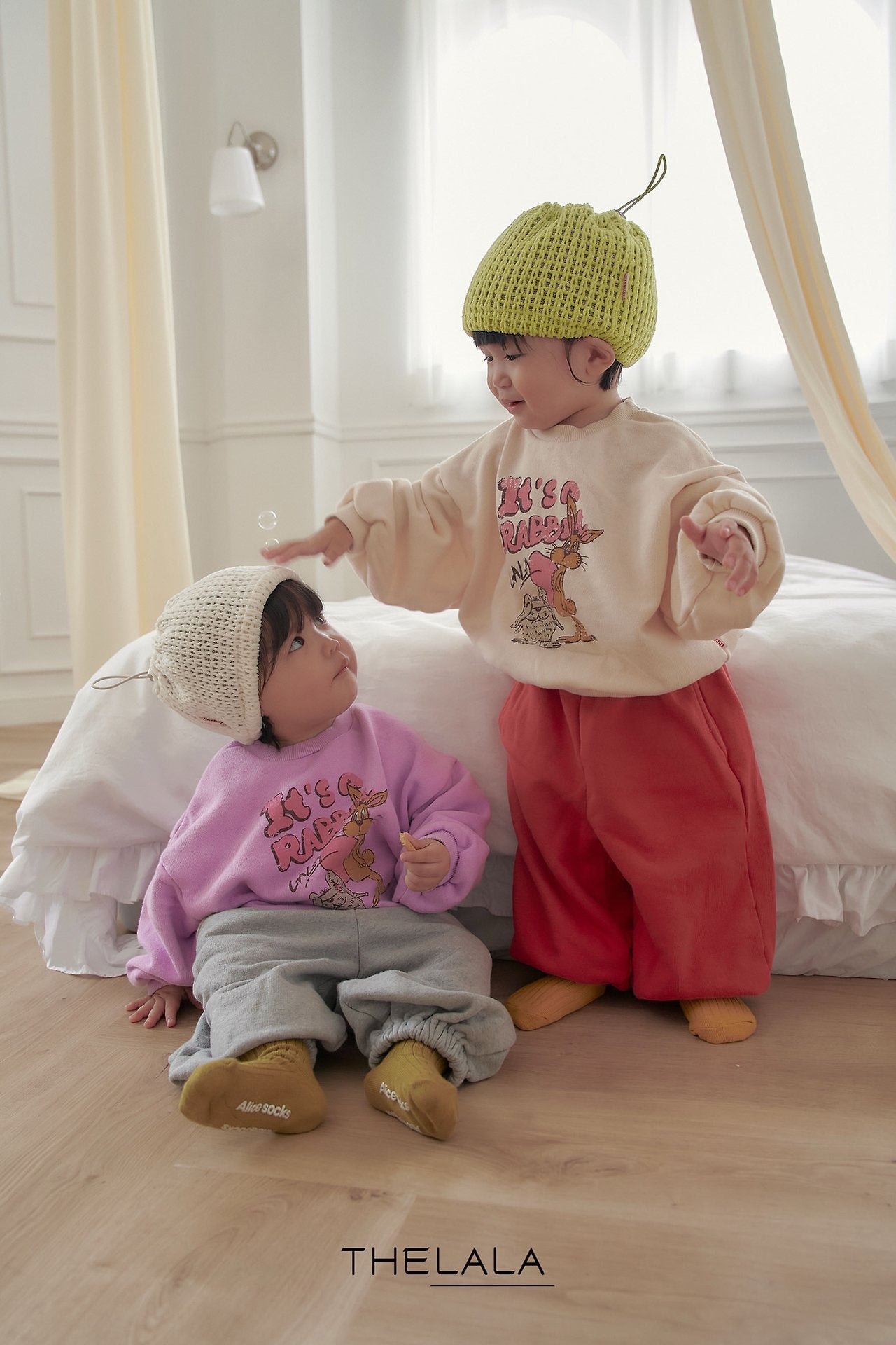 [PRE-ORDER] Rabbit Sweatshirts (Mom Couple)