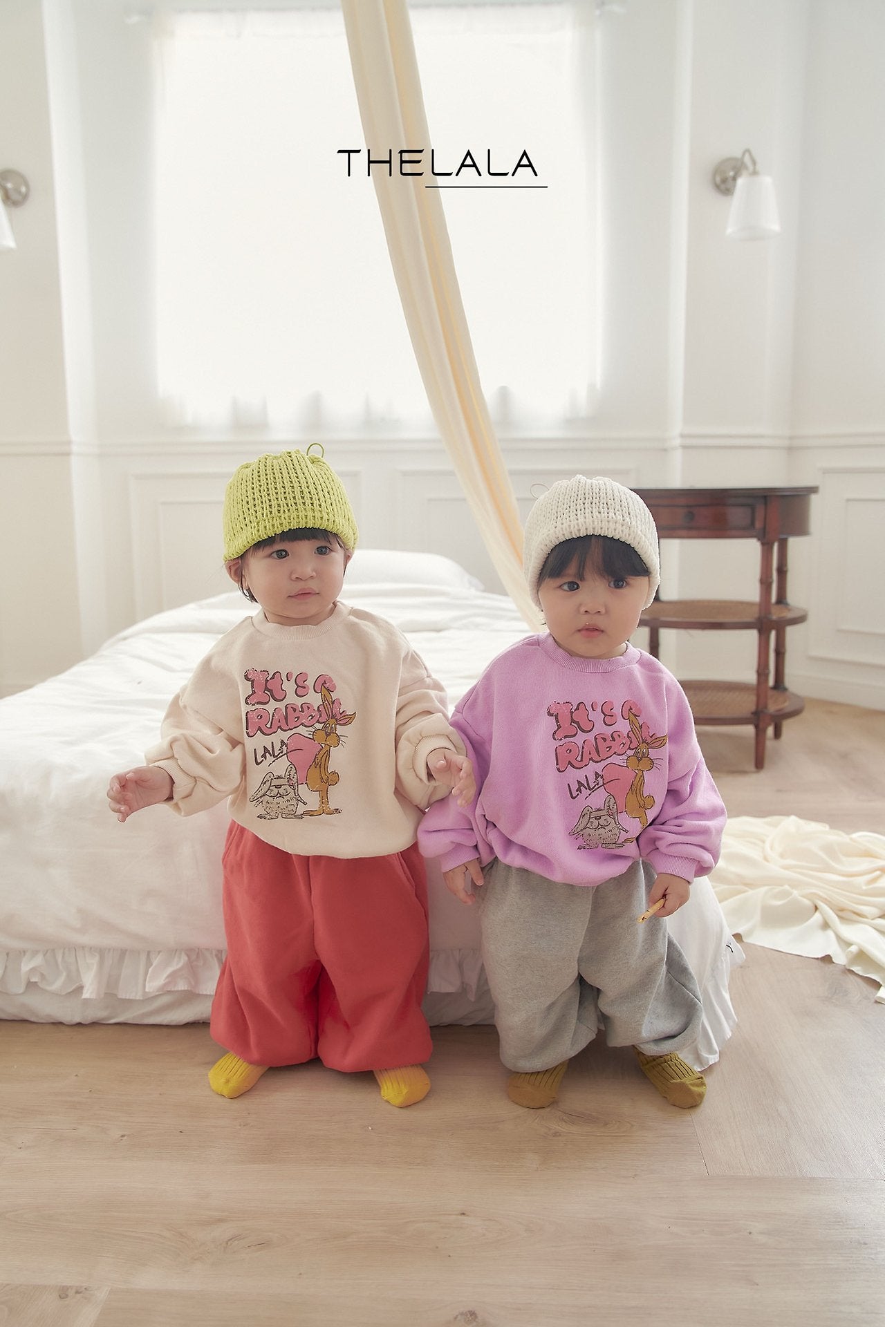 [PRE-ORDER] Rabbit Sweatshirts (Mom Couple)