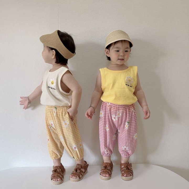 [PRE-ORDER] Happy Daisy Sleeveless T-Shirts