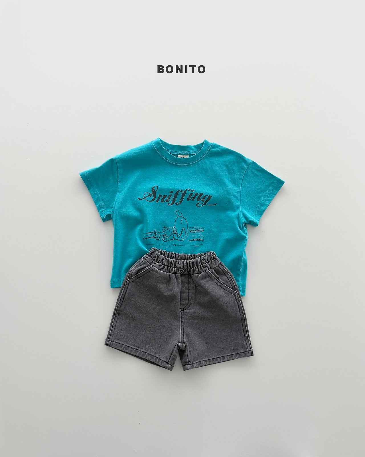 [PRE-ORDER] Sniffing T-Shirts