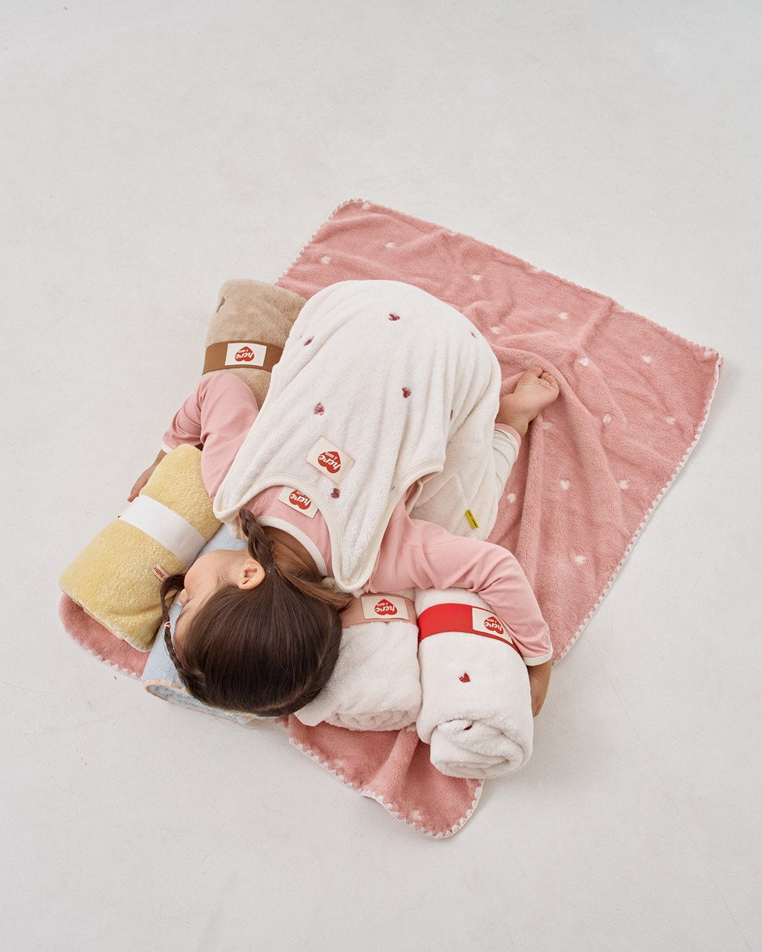[PRE-ORDER] Cozy Embroidered Microfiber Blanket