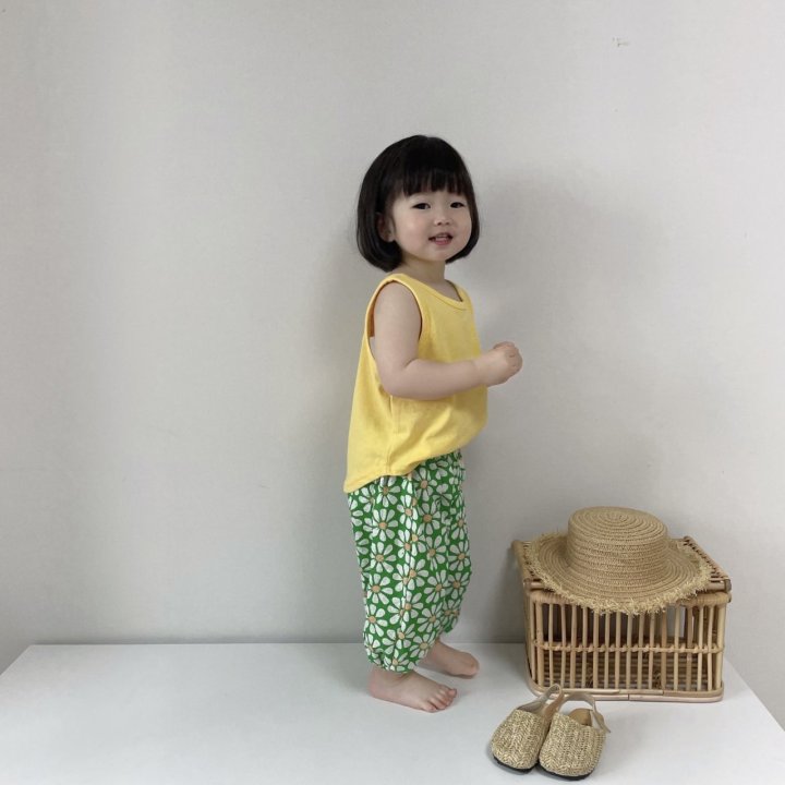 [PRE-ORDER] Happy Daisy Sleeveless T-Shirts
