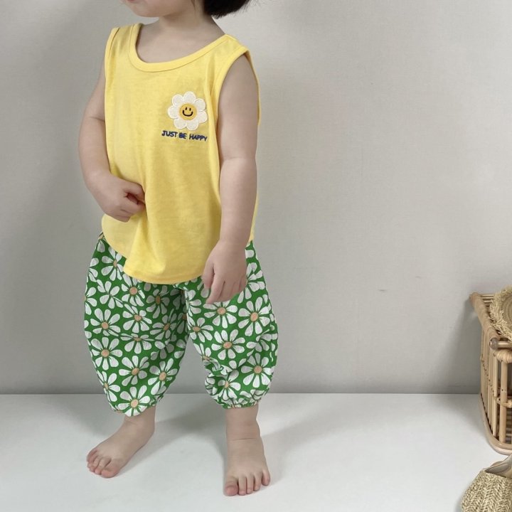 [PRE-ORDER] Happy Daisy Sleeveless T-Shirts