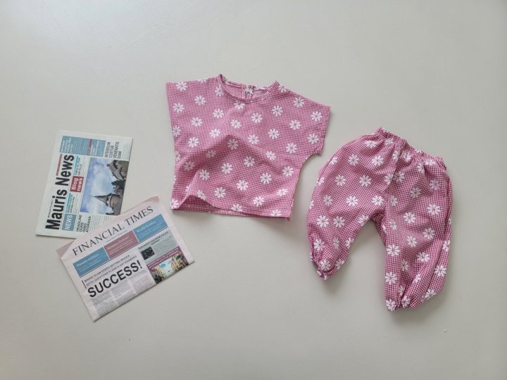 [PRE-ORDER] Daisy Check Top Bottom Set