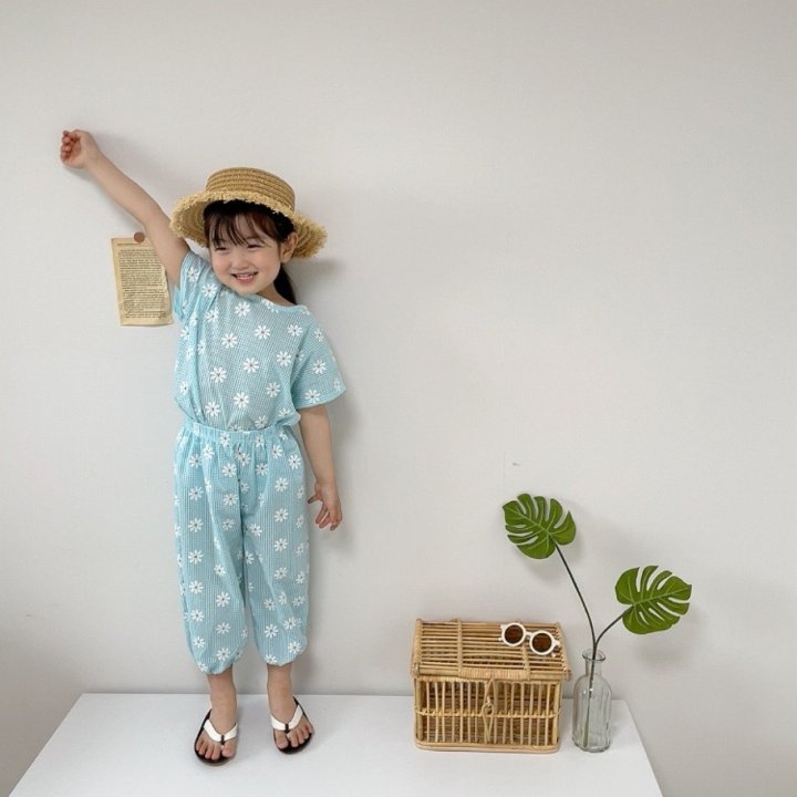 [PRE-ORDER] Daisy Check Top Bottom Set