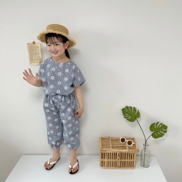 [PRE-ORDER] Daisy Check Top Bottom Set